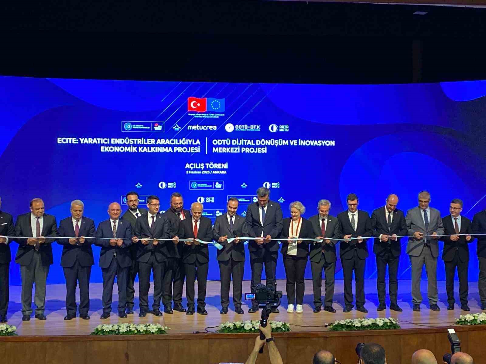 Bakan Kacır: "Ülkemiz ekonomisinin yüksek teknoloji ve katma değer odaklı dönüşümünü desteklemeyi sürdüreceğiz"
