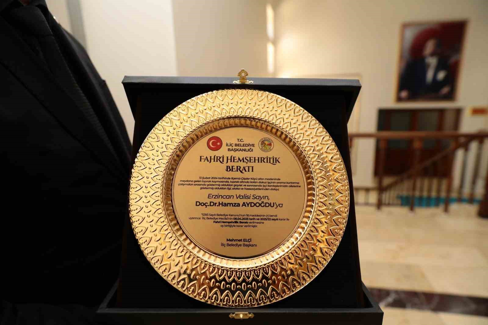 Vali Aydoğdu&rsquo;ya "Fahri Hemşehrilik Beratı" verildi
