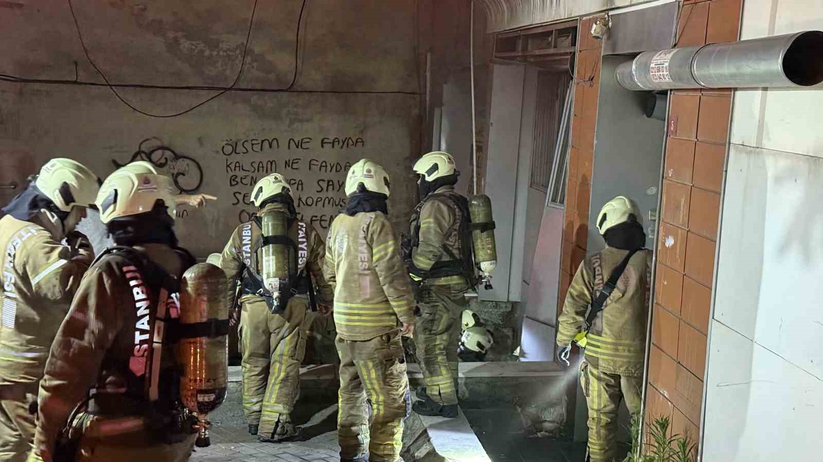 Güngören’de tekstil malzemesi üretimi yapan firmada korkutan yangın