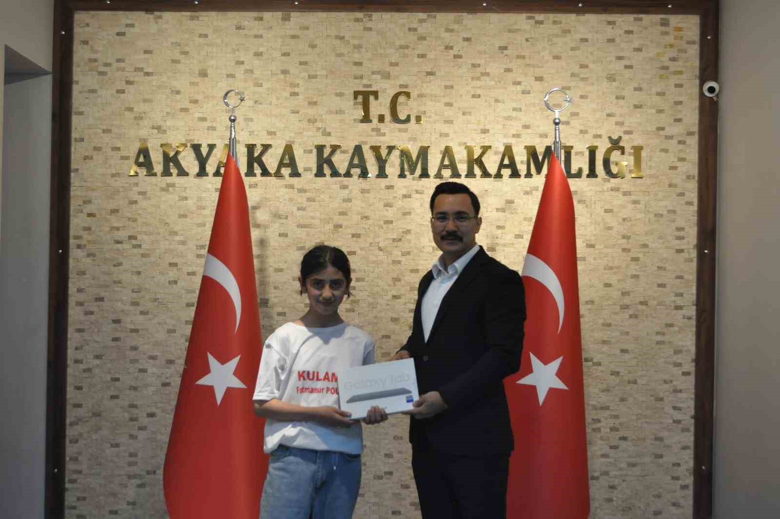 Akyaka’da başarılı öğrenci ödüllendirildi