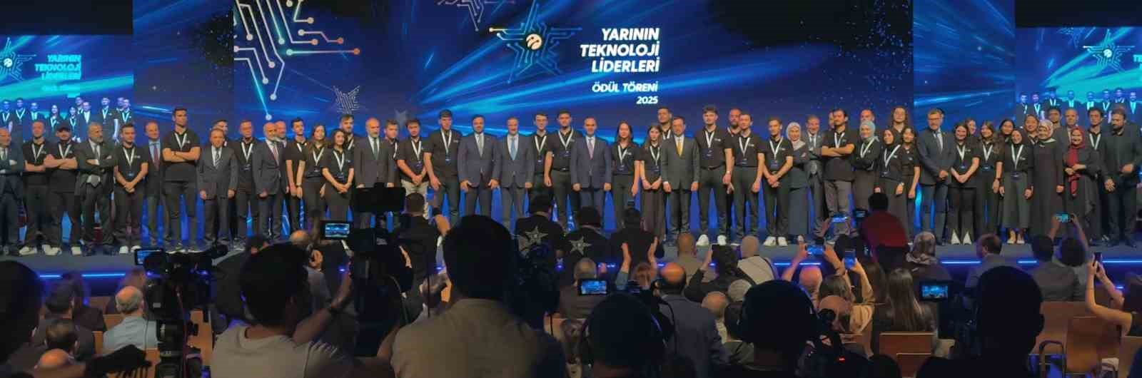 BAR&Uuml;&rsquo;l&uuml; &ouml;ğrenciler teknoloji yarışmasında finalist oldu
