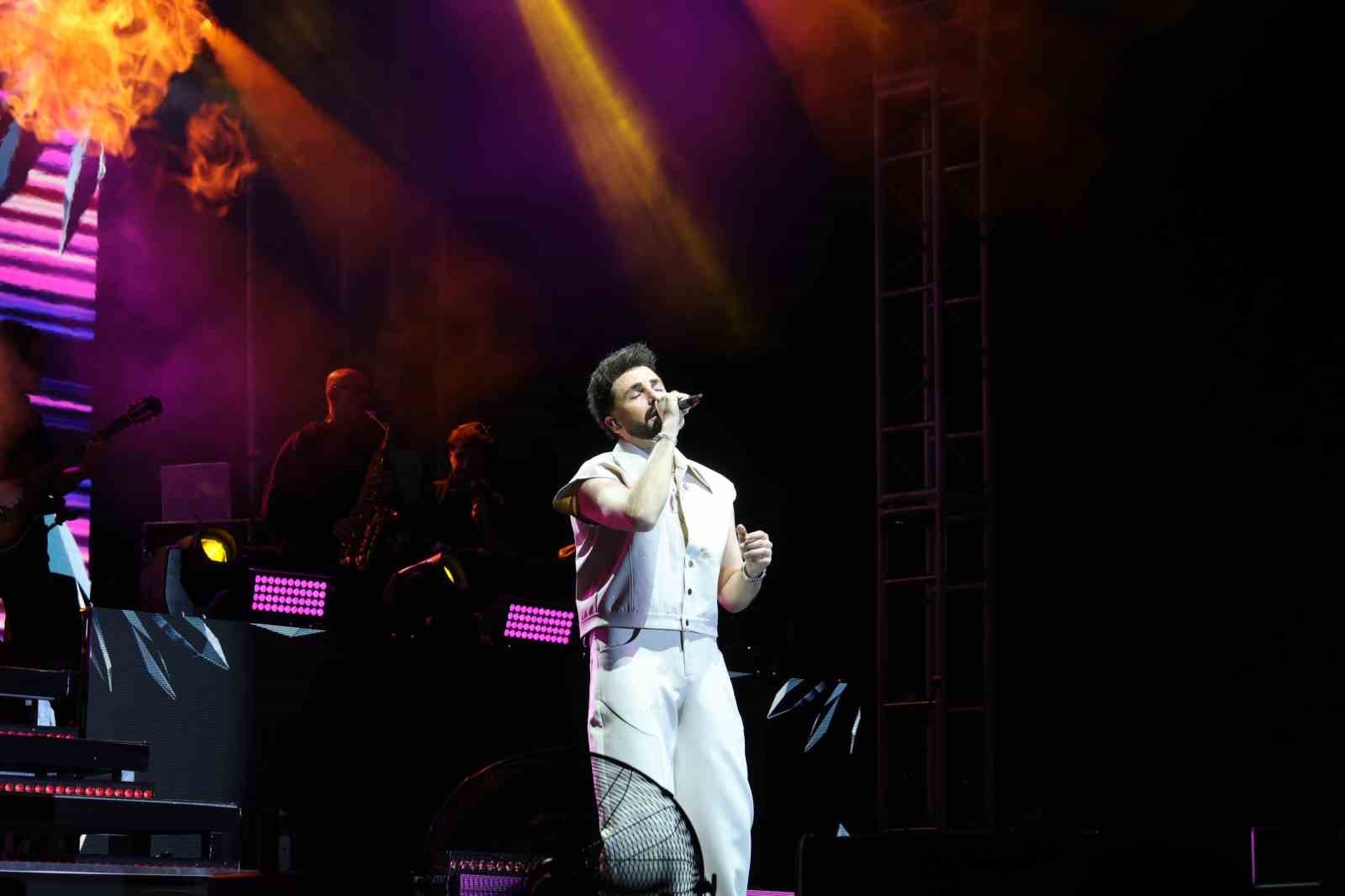 Kozan&rsquo;ın kurtuluşunun 105&rsquo;nci yılında gen&ccedil;ler Sefo konseriyle coştu
