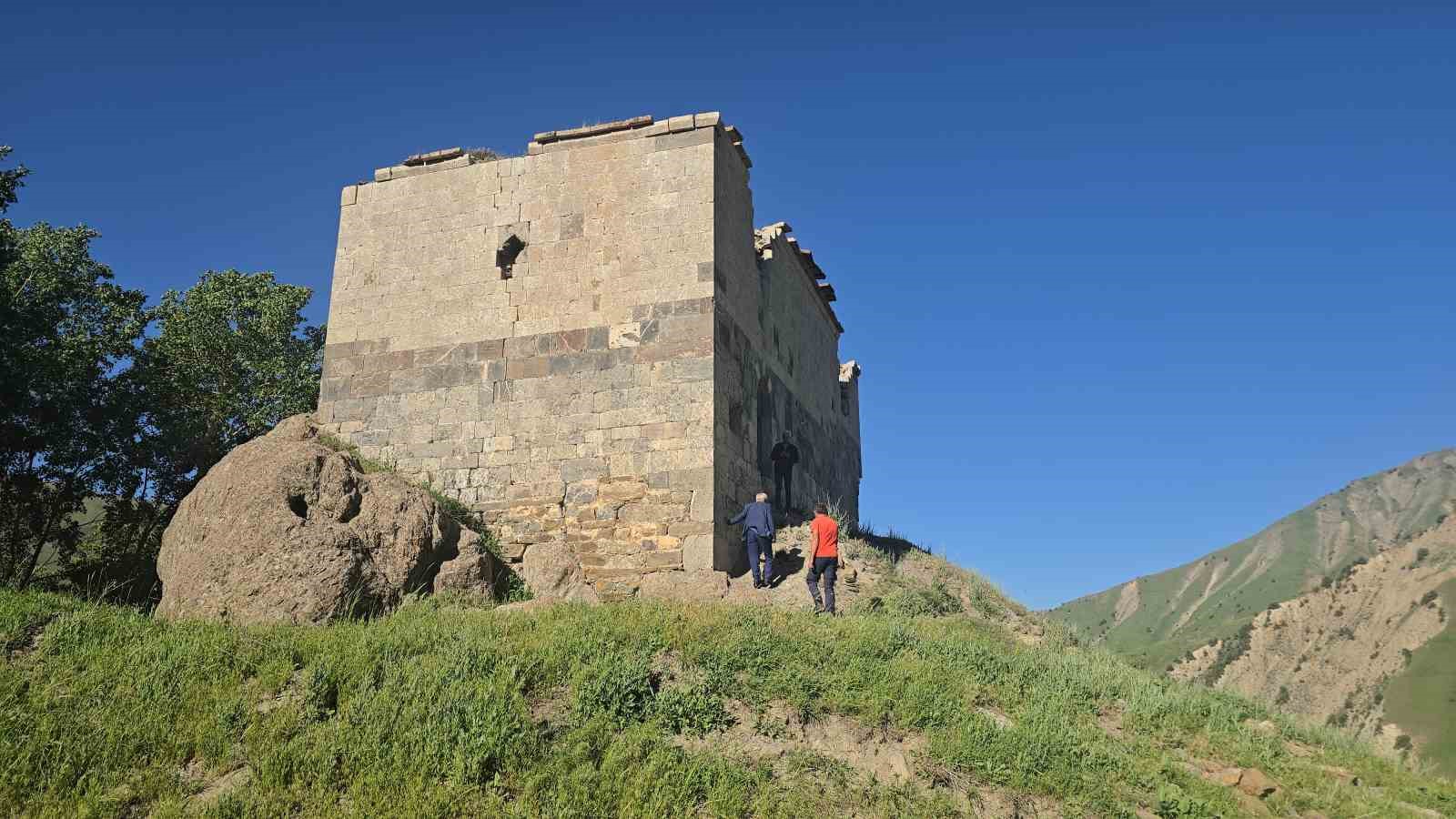 Almanya’dan geldi, Hakkari’nin içme suyu sıkıntısına dikkat çekti