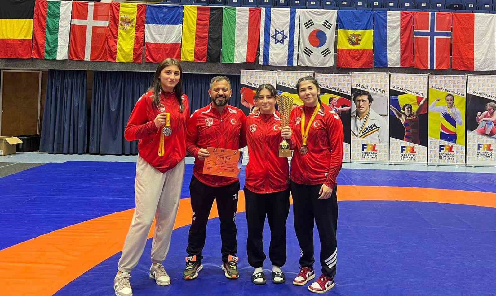 Güreşte Kadın Milli Takımı birinci oldu