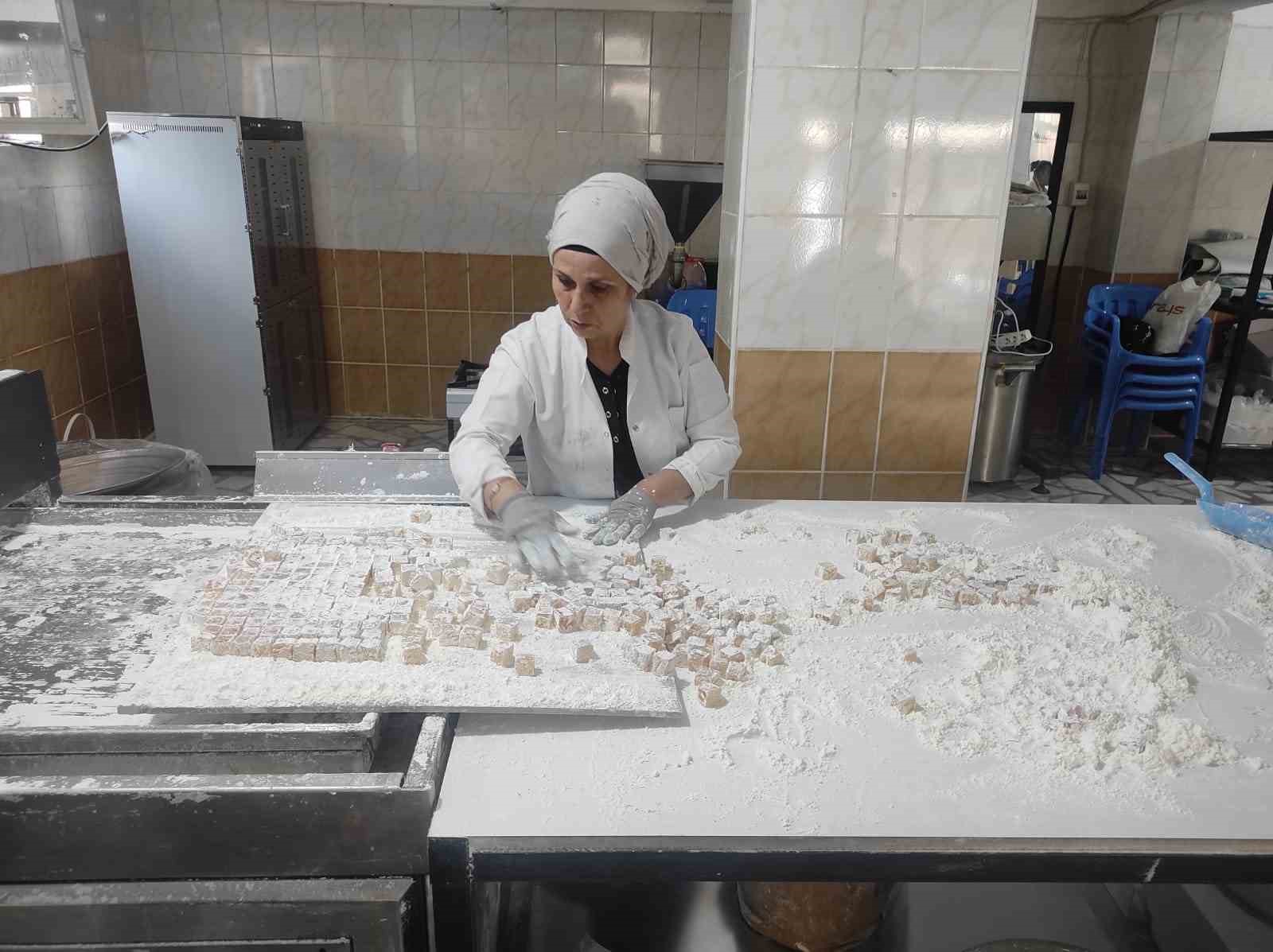 Batman’da girişimci kadınlar, organik çilek lokumu üretiyor