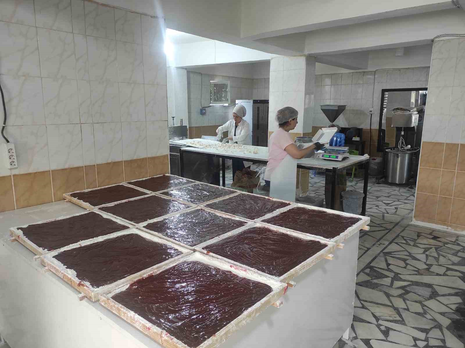 Batman’da girişimci kadınlar, organik çilek lokumu üretiyor