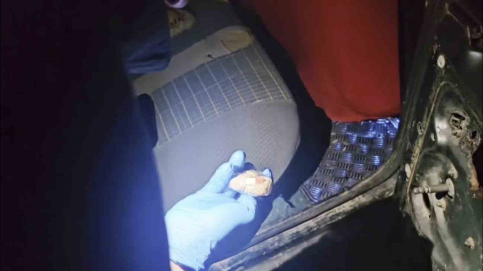 Otomobilinde uyuşturucu satan şüpheli tutuklandı
