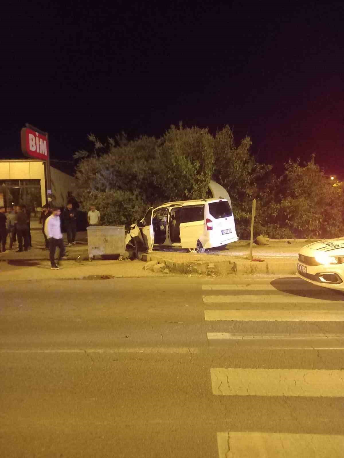 Elazığ’da hafif ticari araç ile motosiklet çarpıştı: 6 yaralı
