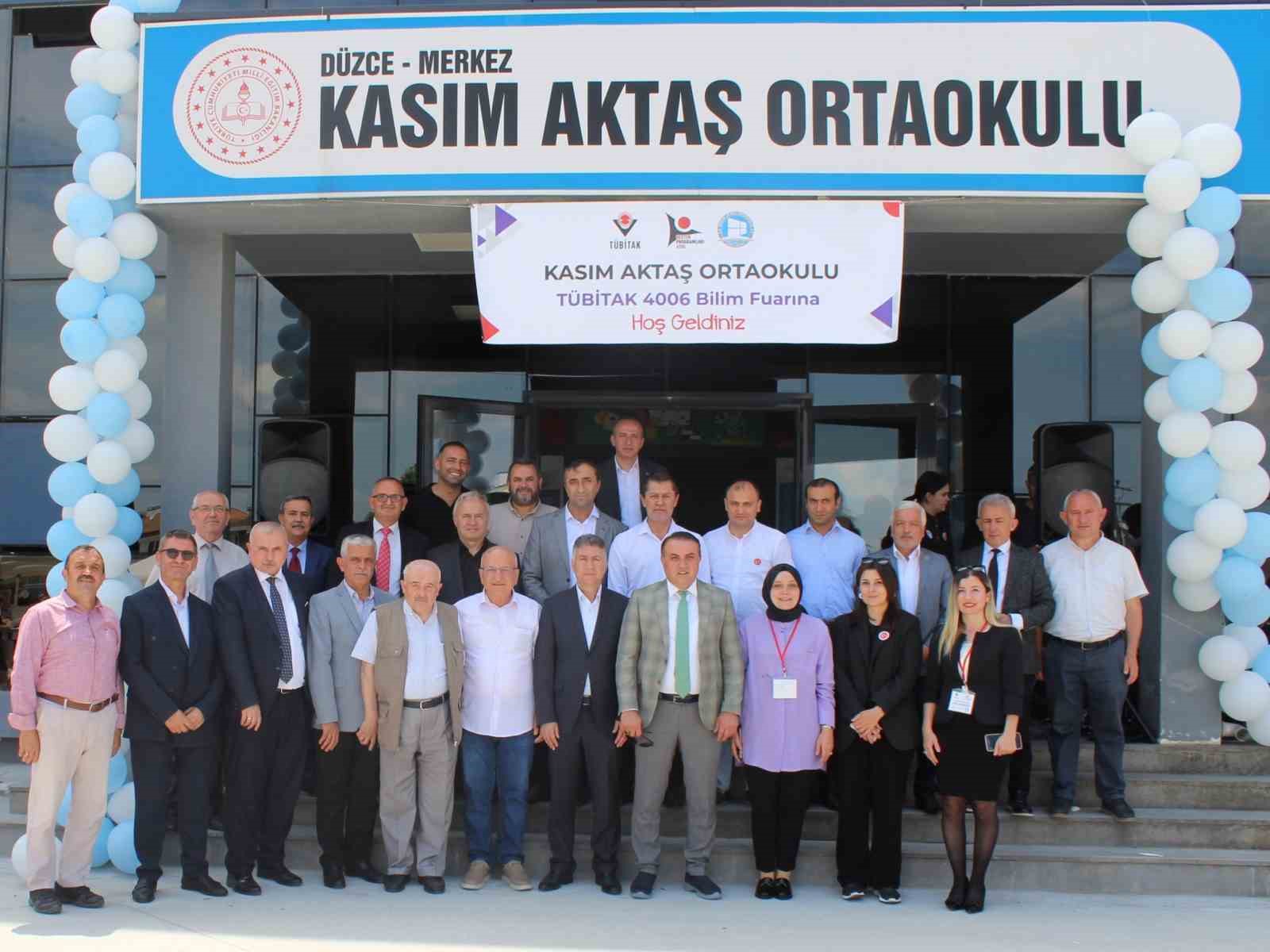 Ortaokul öğrencilerinin hazırladığı bilim projeleri sergilendi