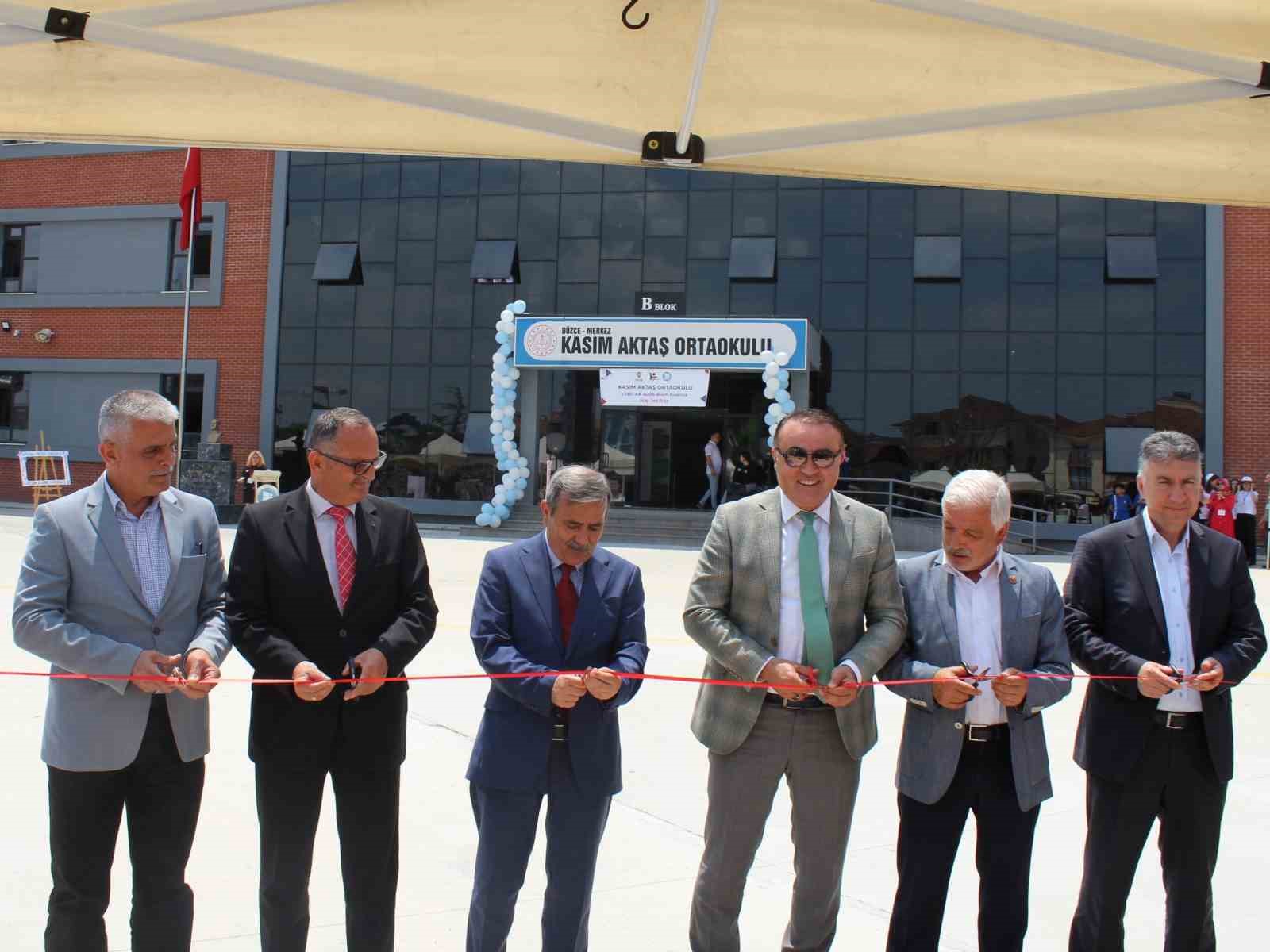 Ortaokul &ouml;ğrencilerinin hazırladığı bilim projeleri sergilendi
