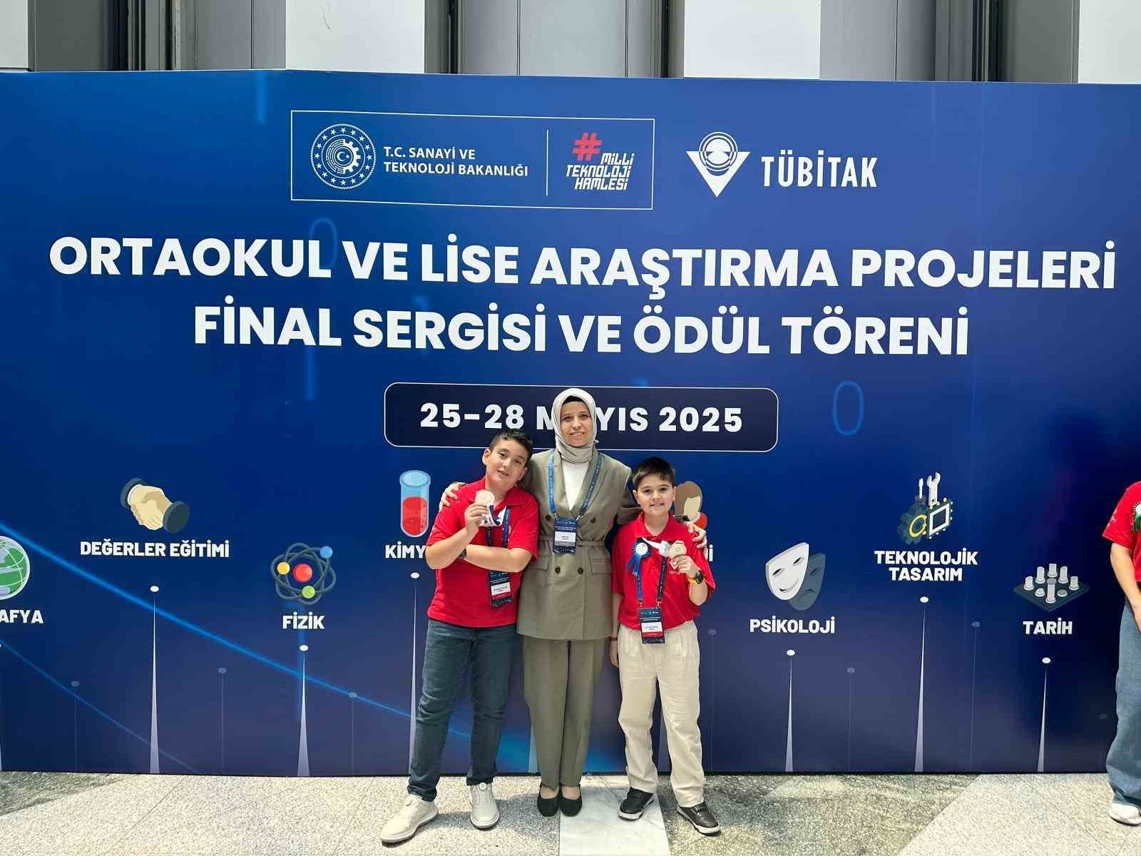 Düzceli öğrenciler Türkiye derecesi elde etti