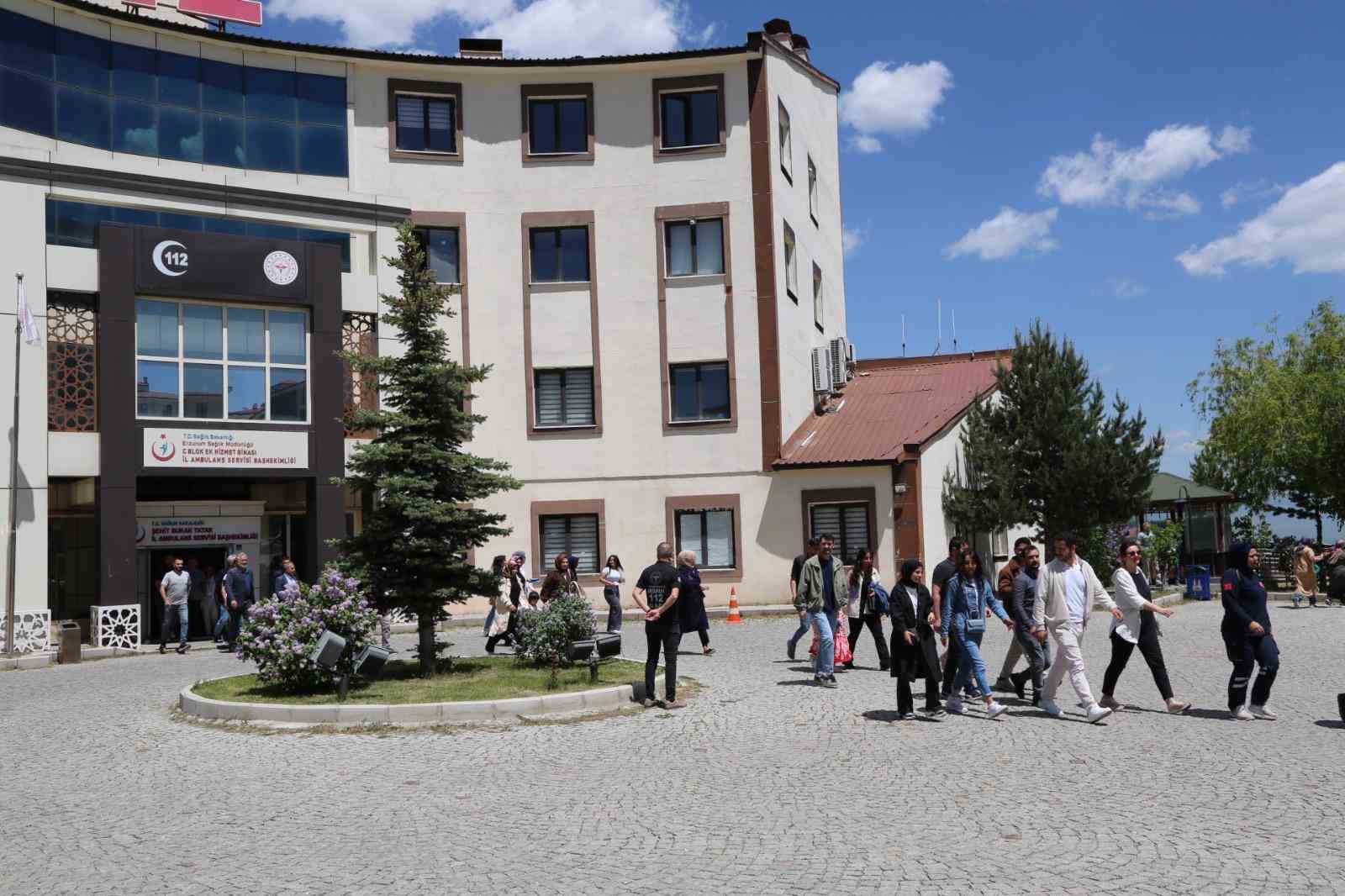Erzurum İtfaiyesi&rsquo;nden sağlık&ccedil;ılara eğitim

