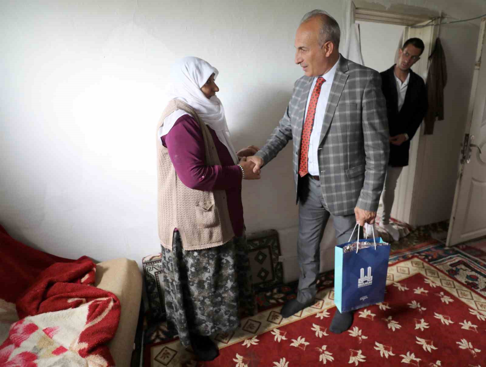 Büyükşehir yaşlı ve dar gelirli aileleri unutmadı