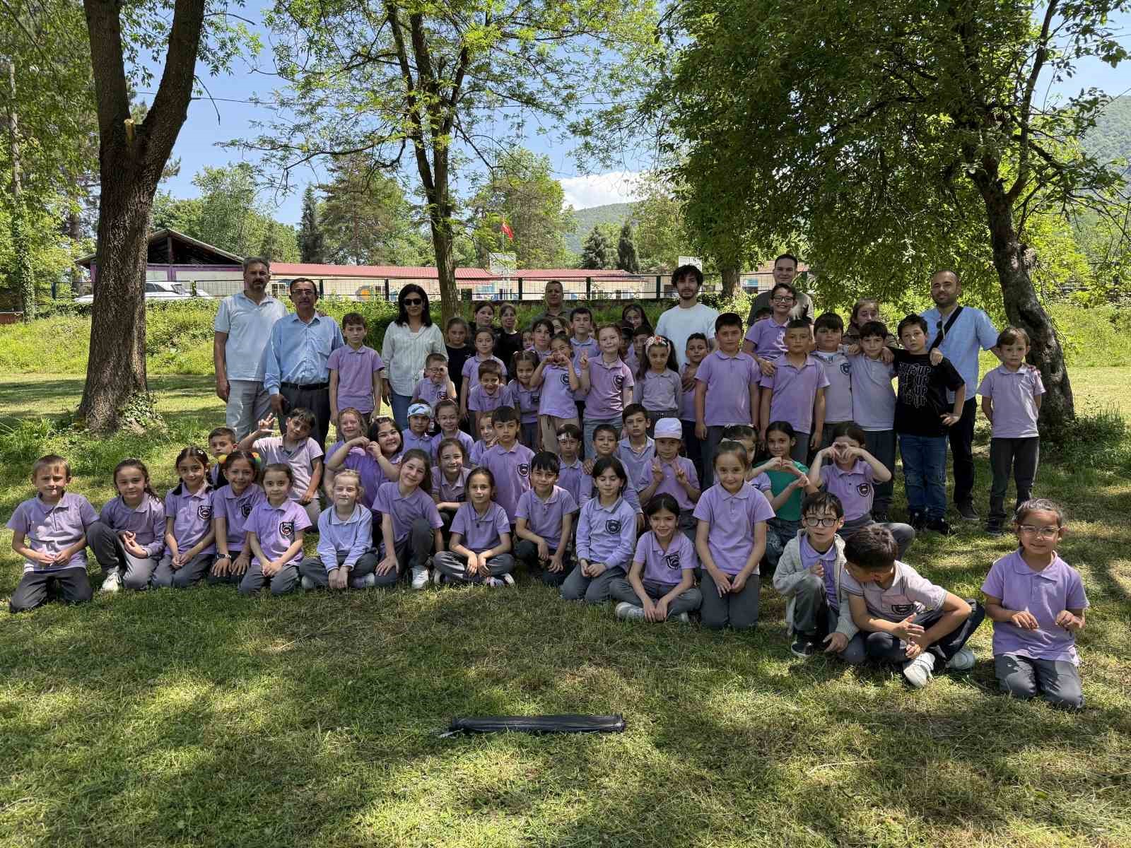 Minik &ouml;ğrencilerin kamp sevgisi
