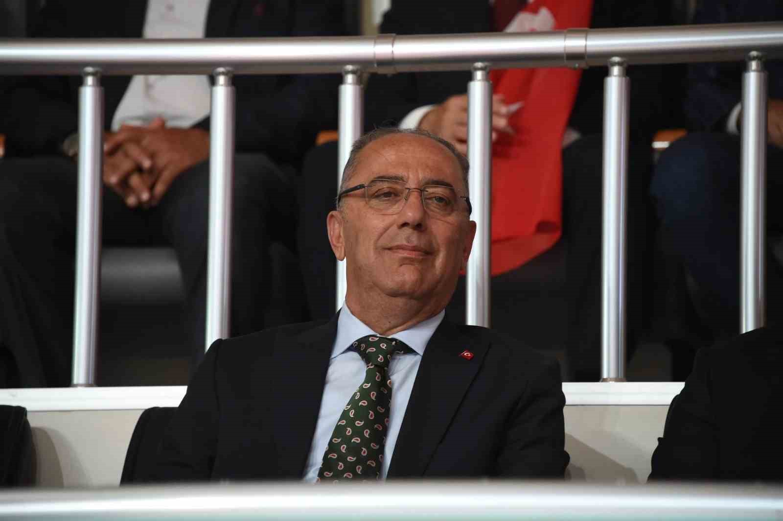 Antakya Belediyesi işçi personeline ikramiyelerini ödedi