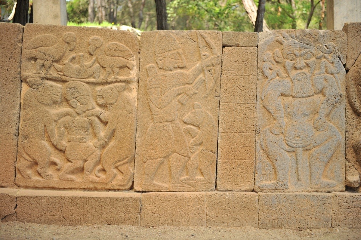 Arkeolog Do&ccedil;. Dr. Faris Demir: "Milyonlarca dolarlık gizemler Karatepe Yazıtları&rsquo;nda saklı"
