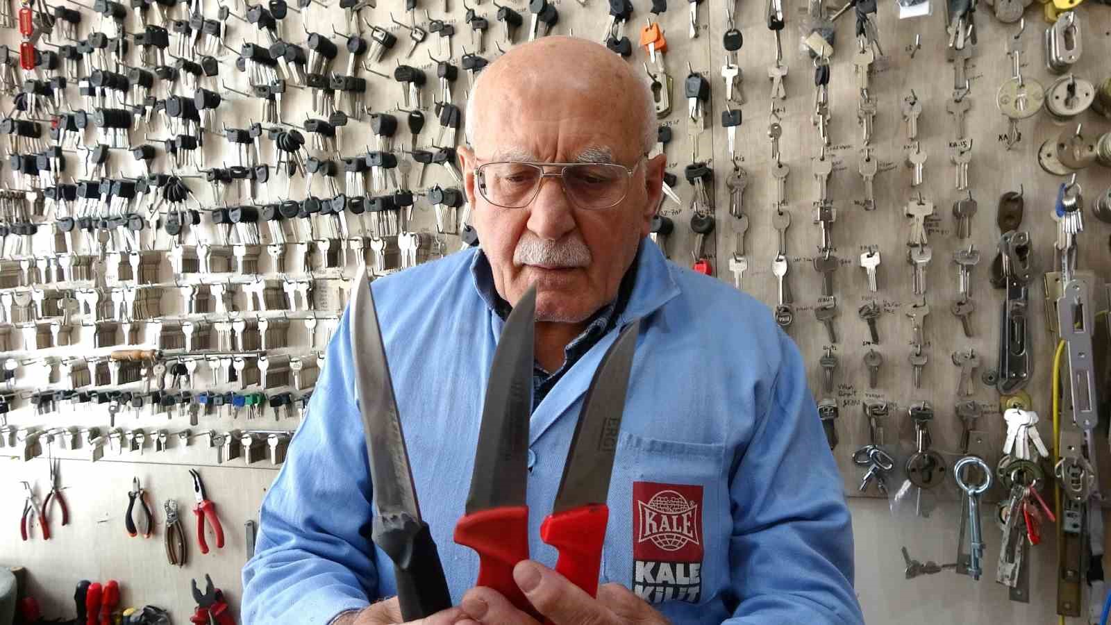 K&uuml;tahya&rsquo;da Kurban Bayramı &ouml;ncesi ustaların bı&ccedil;ak bileme mesaisi başladı
