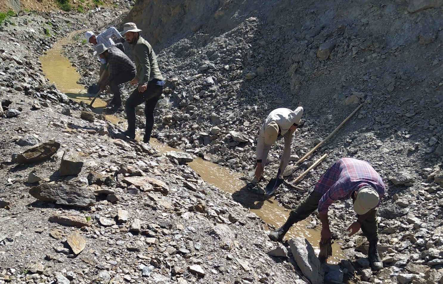 Ge&ccedil;itli&rsquo;de sulama kanalı sorunu &ccedil;&ouml;z&uuml;m bekliyor
