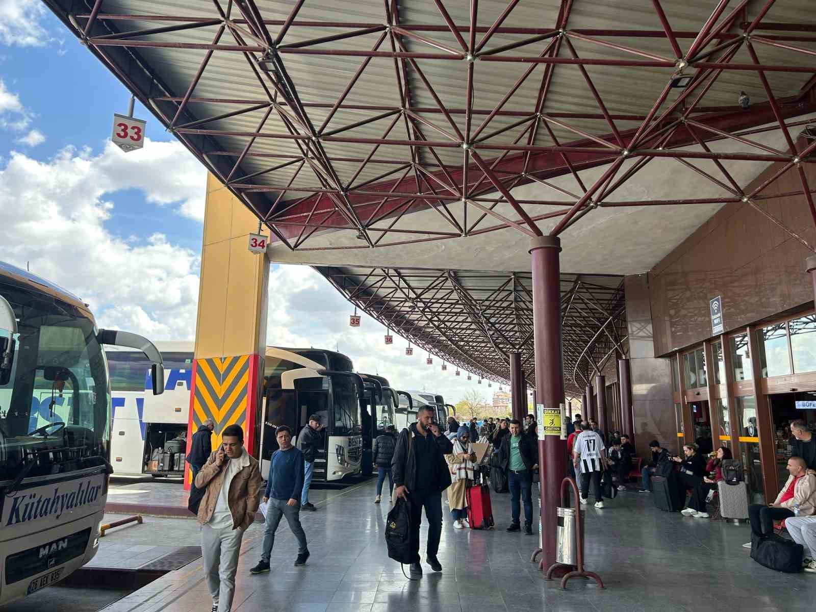 Eskişehir Otogarı&rsquo;nda bayramda yoğunluğa karşı ek seferler konuldu
