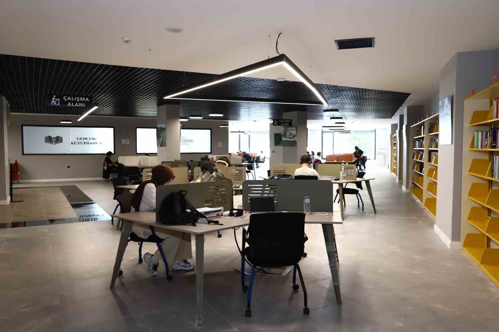 Ordu Gen&ccedil;lik K&uuml;t&uuml;phanesi, YKS &ouml;ncesi &ouml;ğrencilerin kamp merkezi oldu
