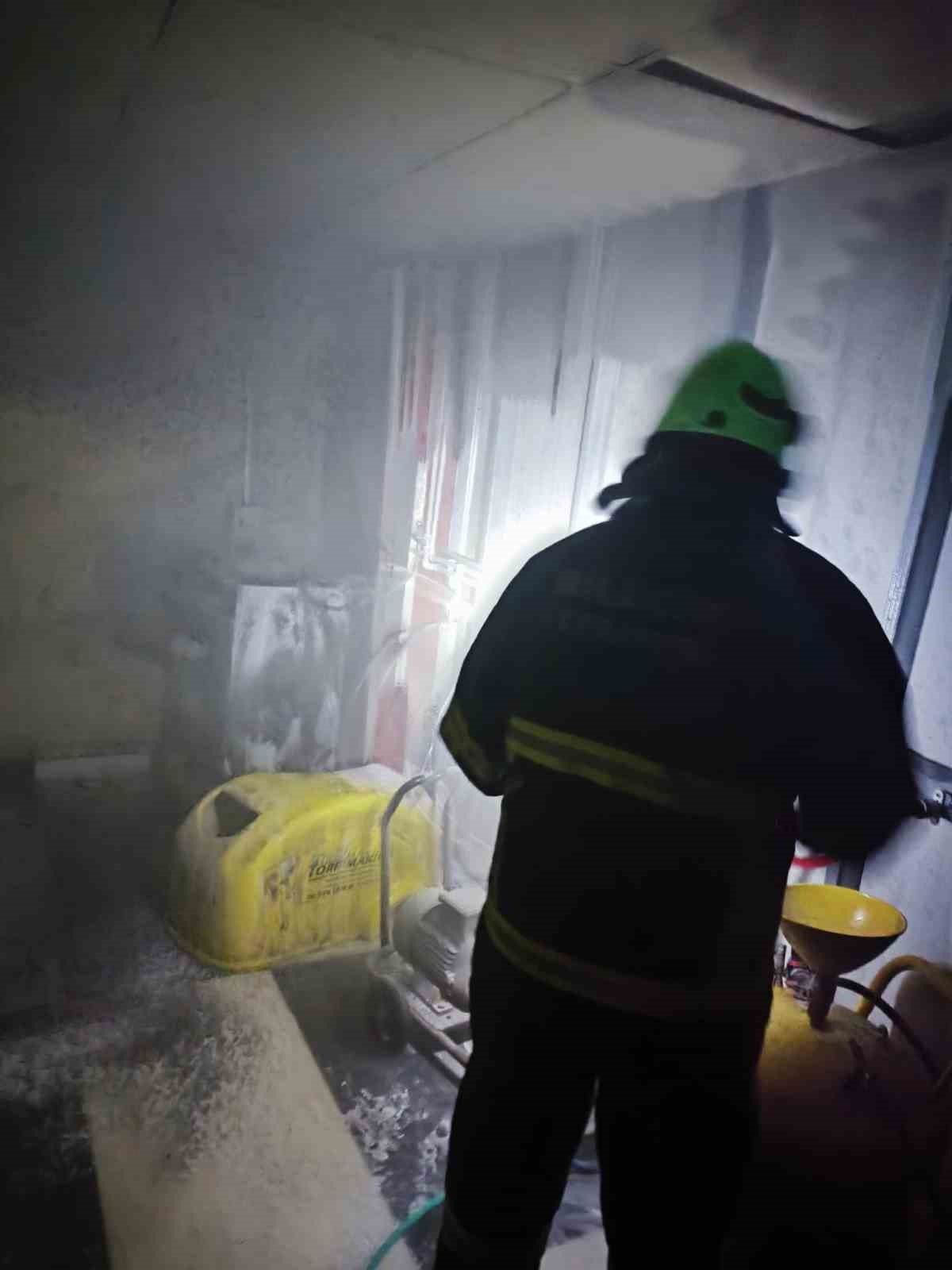 Bilecik&rsquo;te bir alışveriş merkezinden y&uuml;kselen dumanlar korkuttu
