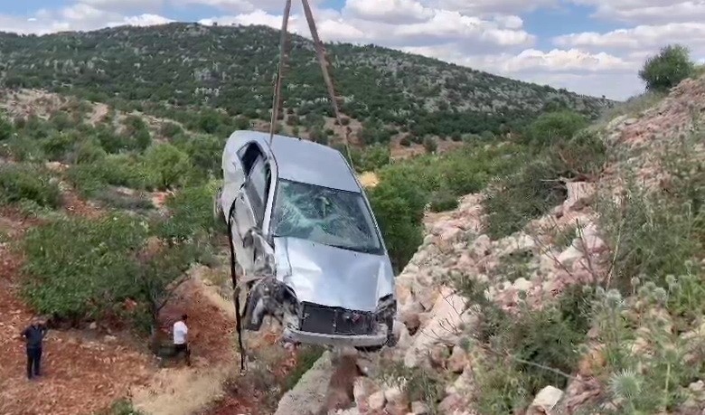 Otomobil şarampole yuvarlandı: 1 yaralı