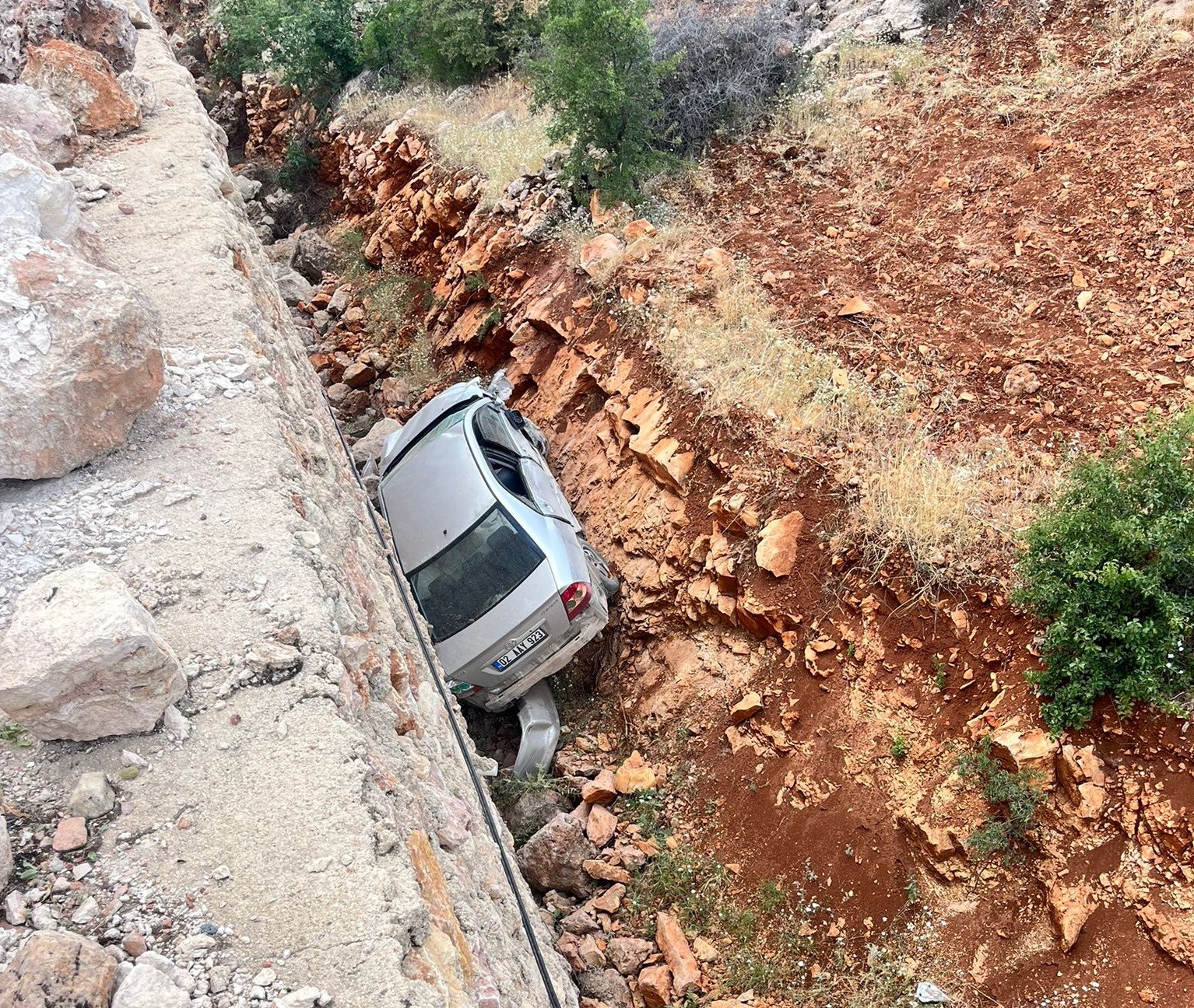 Otomobil şarampole yuvarlandı: 1 yaralı
