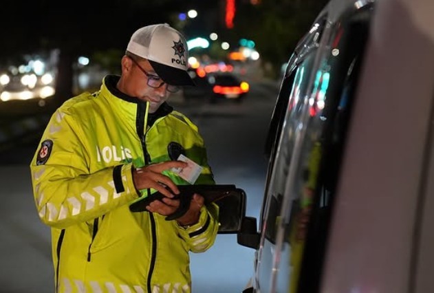 Isparta’da bir saatte 12 araç ve sürücüsüne idari para cezası uygulandı