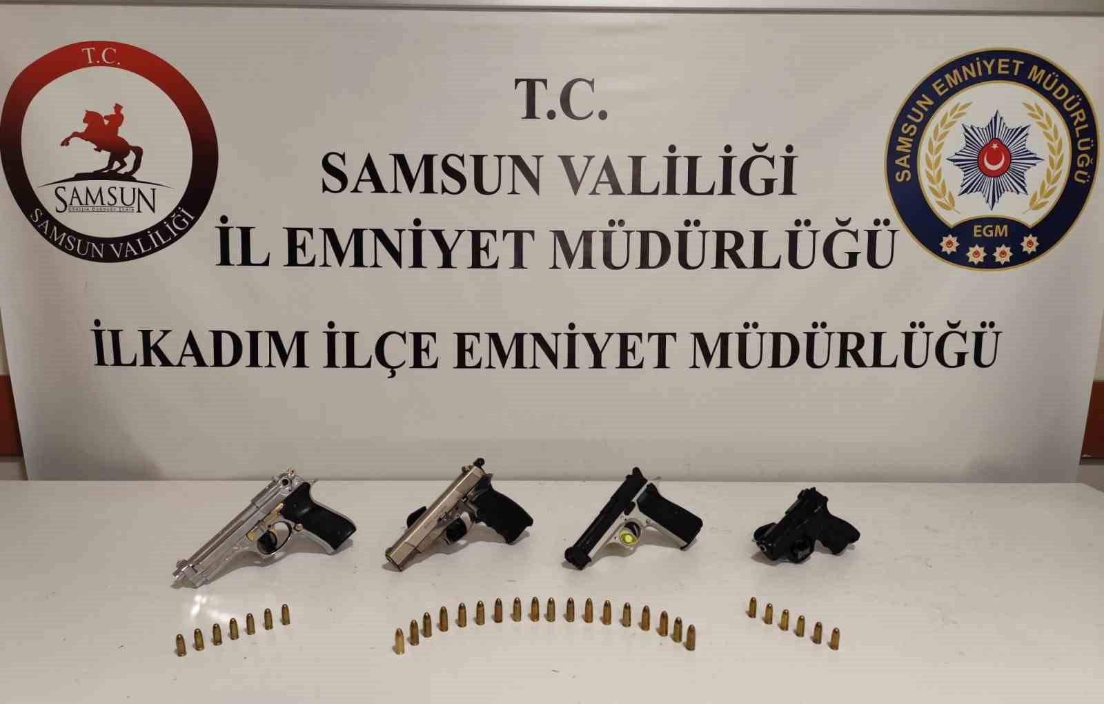 Samsun’da 2 kişi ruhsatsız silahlarla yakalandı