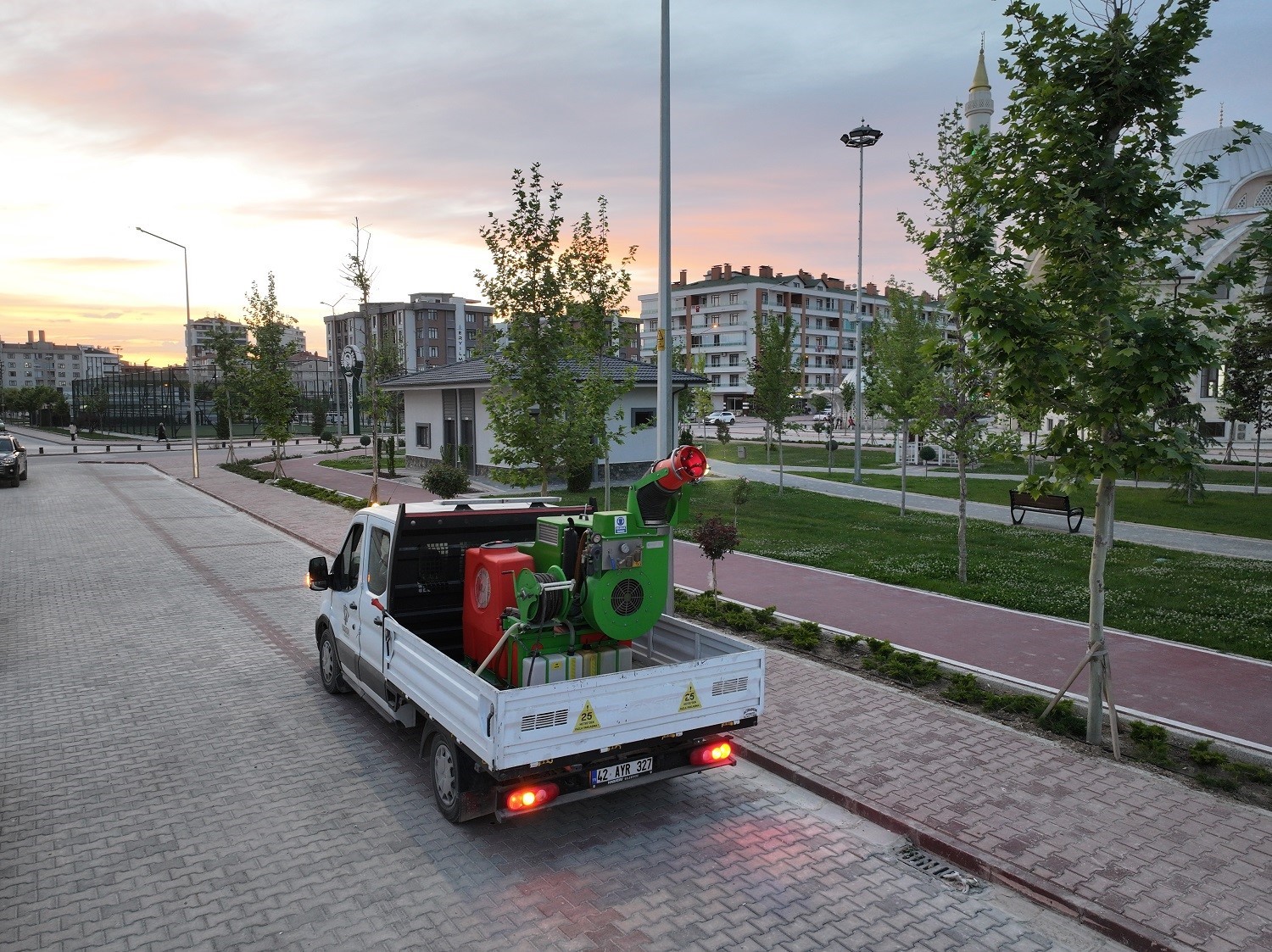 Karatay Belediyesi’nden bayram öncesi ilaçlama mesaisi