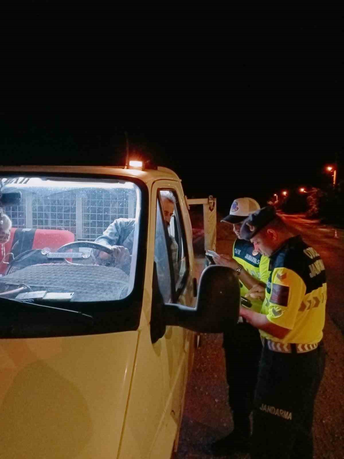 K&ouml;şk&rsquo;te &lsquo;şok&rsquo; trafik uygulaması: 12 s&uuml;r&uuml;c&uuml; cezadan ka&ccedil;amadı
