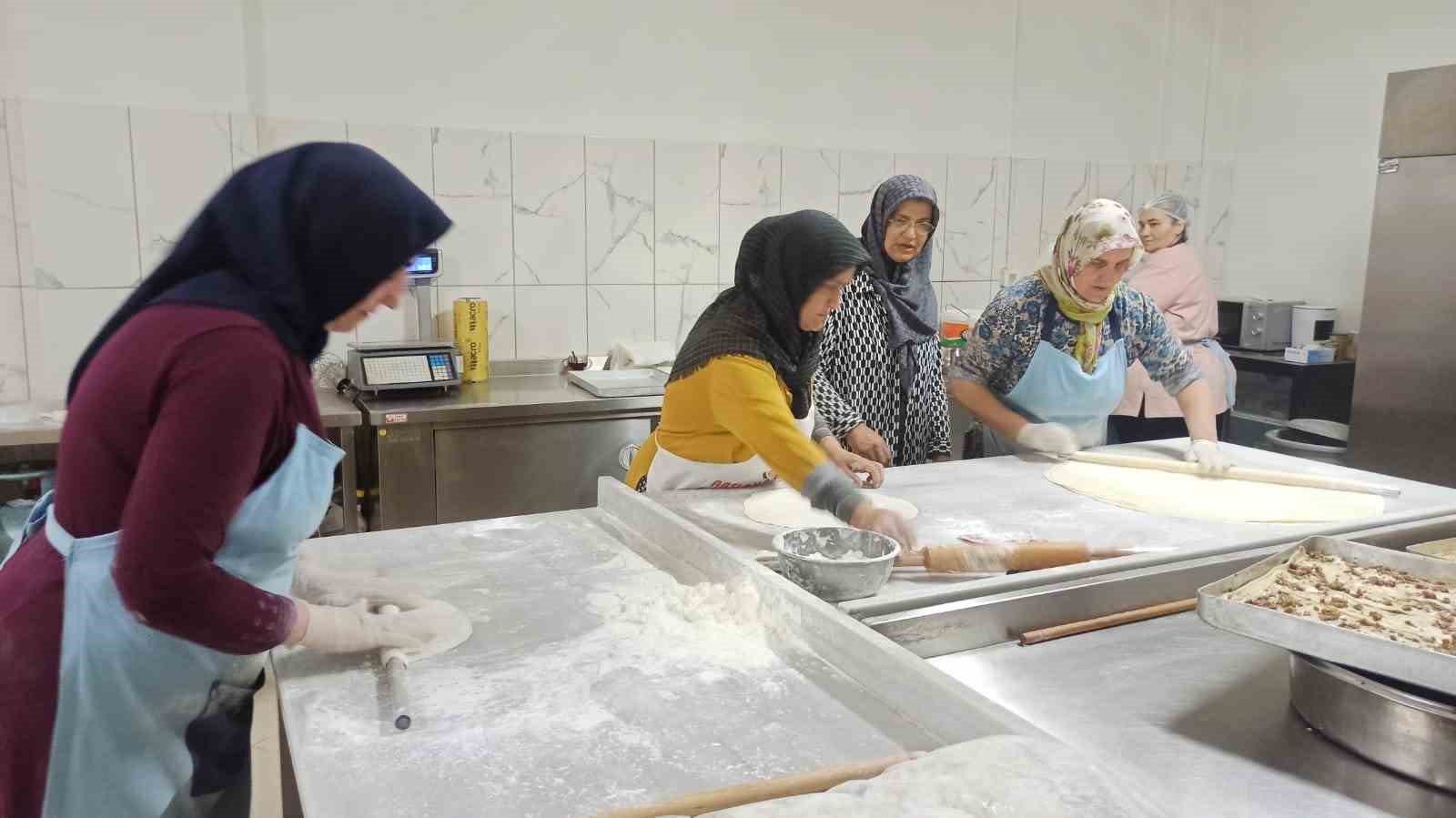 Battalgazi&rsquo;de kadınlar bayram sofralarına lezzet katıyor
