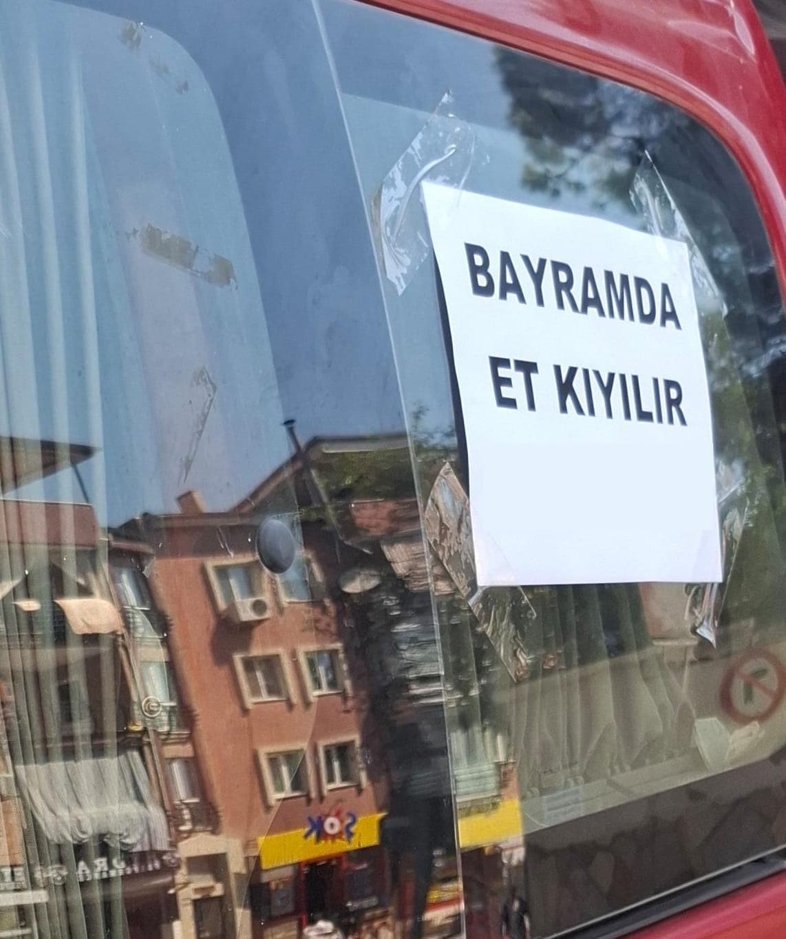 Sağlığınız için sokak aralarında bıçak bileyip et kıyanları tercih etmeyin
