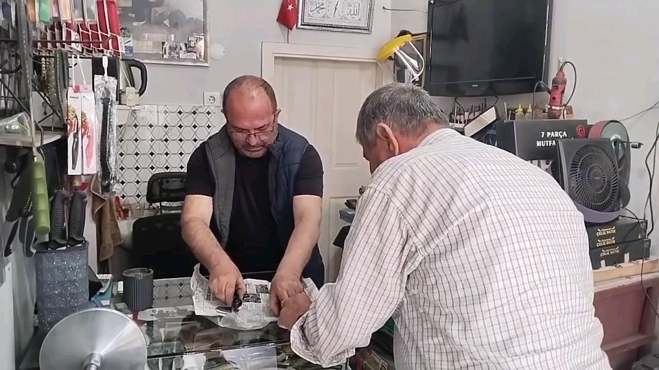 Bı&ccedil;ak bileyicilerin bayram yoğunluğu
