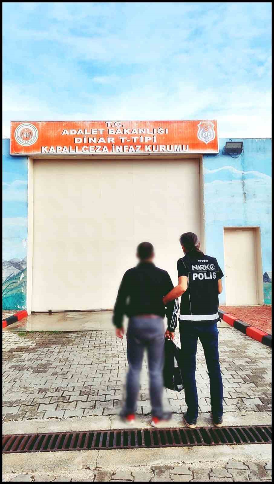 Uyuşturucu ticareti suçundan aranan şahsı polis yakaladı