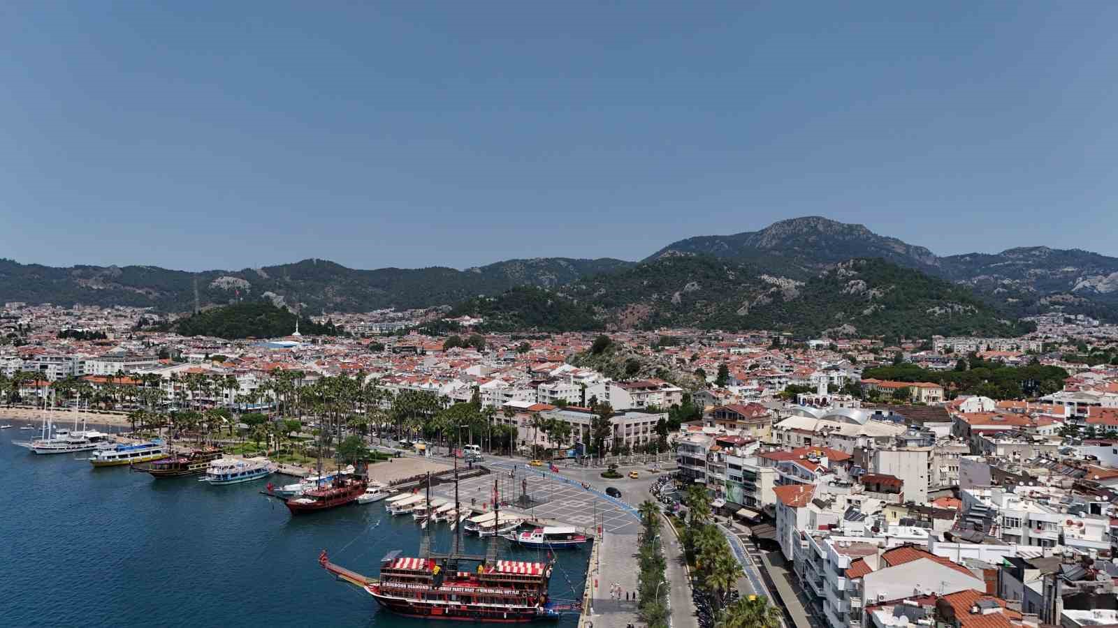 Depremin merkez üssü Marmaris’te hayat normale döndü