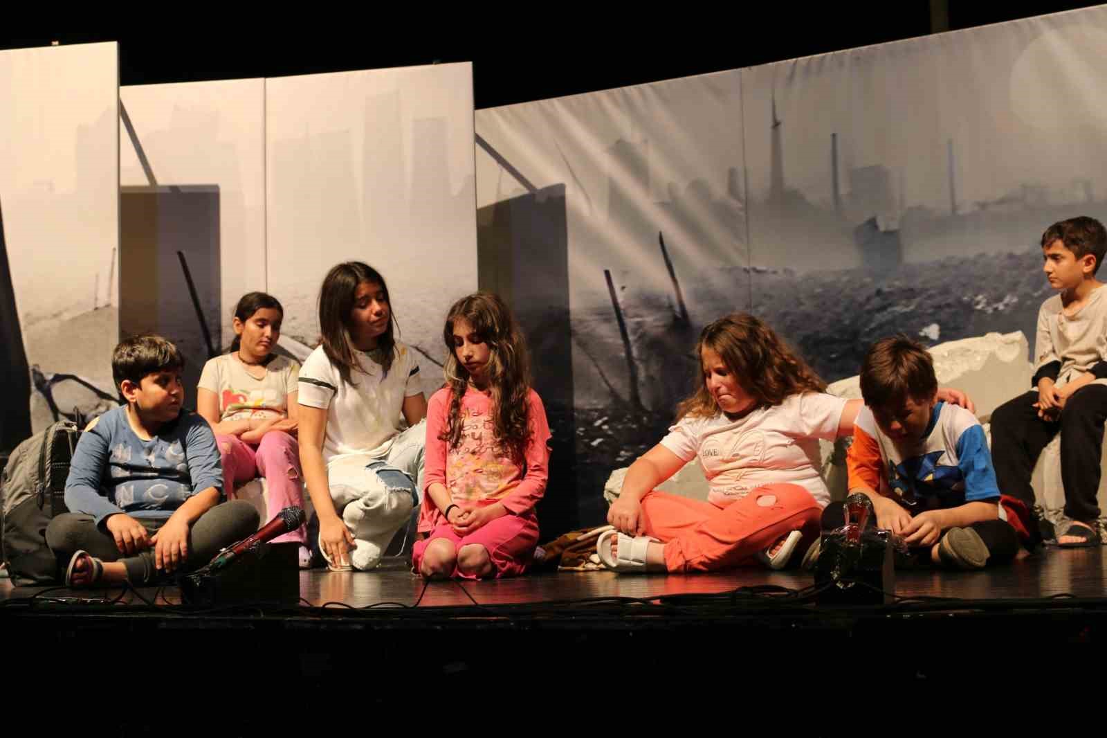 Gazze&rsquo;nin &ccedil;ocukları sahnede
