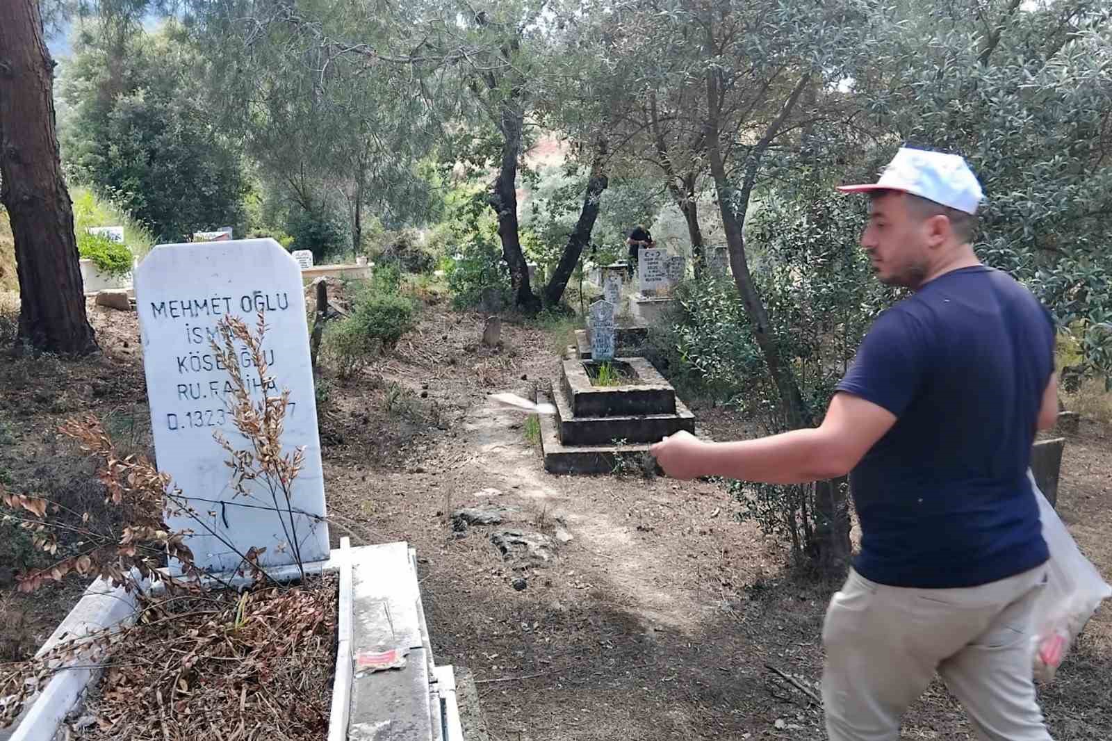 Bozdoğan Belediyesi’nden mezarlıklara bakım
