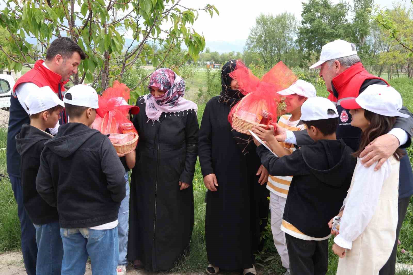 Aileyle üretim yolculuğu: Modern tesislerden tandıra, nesiller buluştu