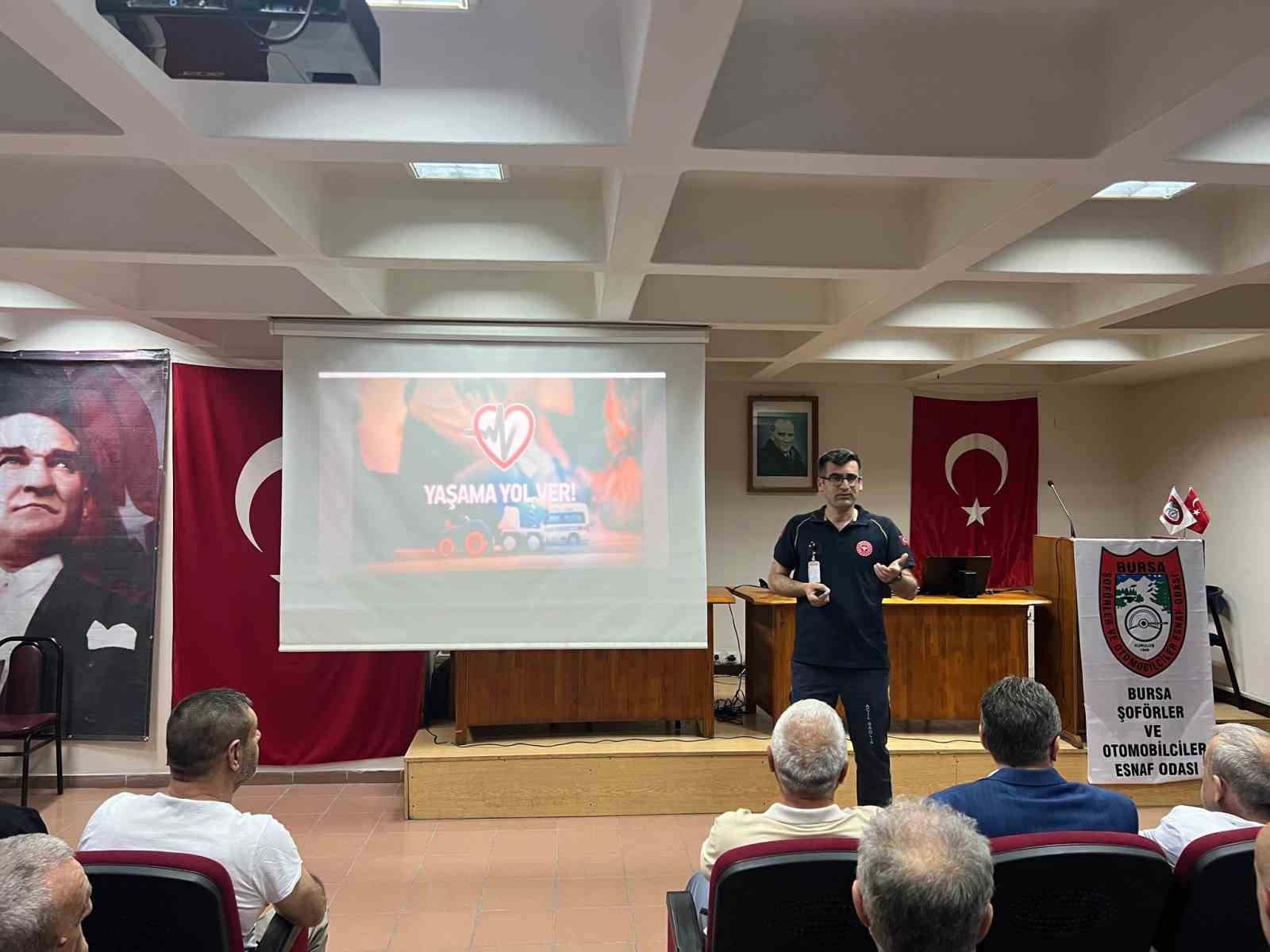 Ticari araç sürücülerine fermuar sistemi anlatıldı
