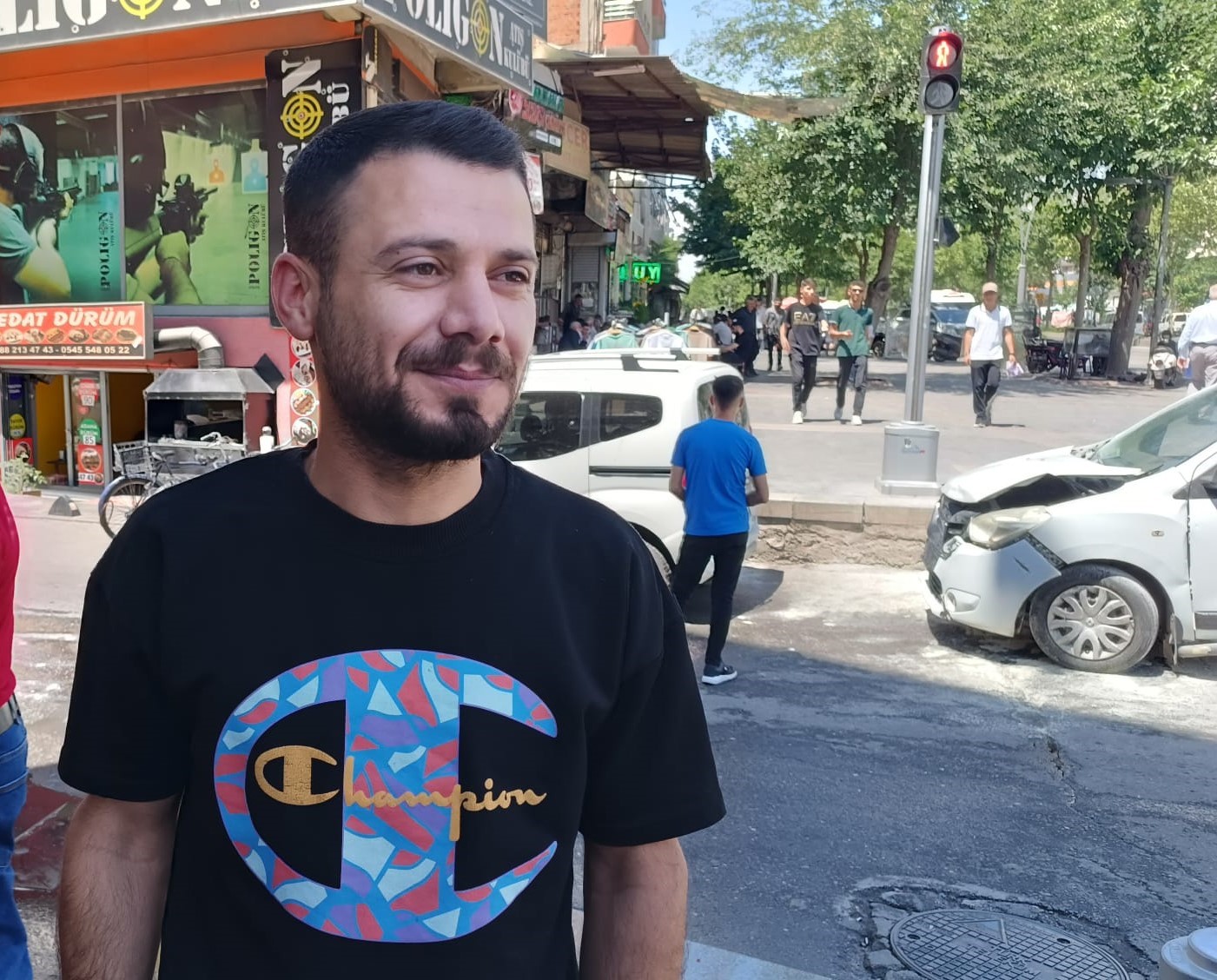 Batman’da seyir halindeki araç önce kaza yaptı ardından alev aldı
