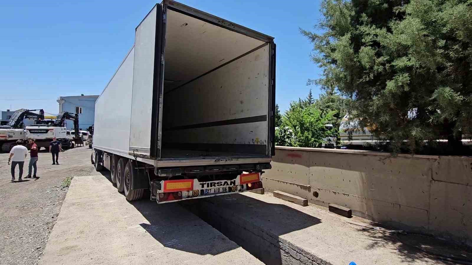 Şırnak’ta aracında 30 kilo uyuşturucuyla yakalanan şahıs tutuklandı
