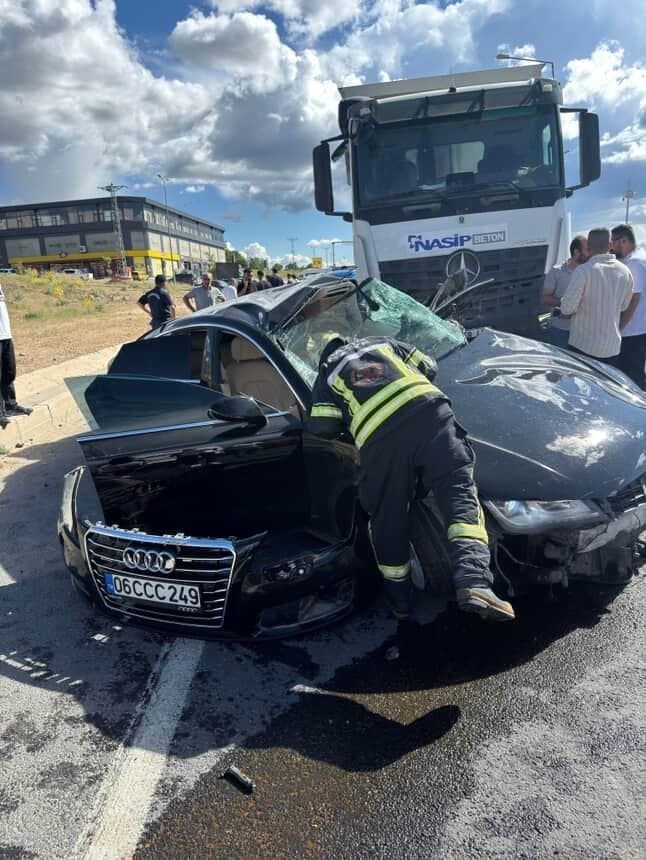 Elazığ'da trafik kazası: 2 kişi yaralandı - İhlas Haber Ajansı