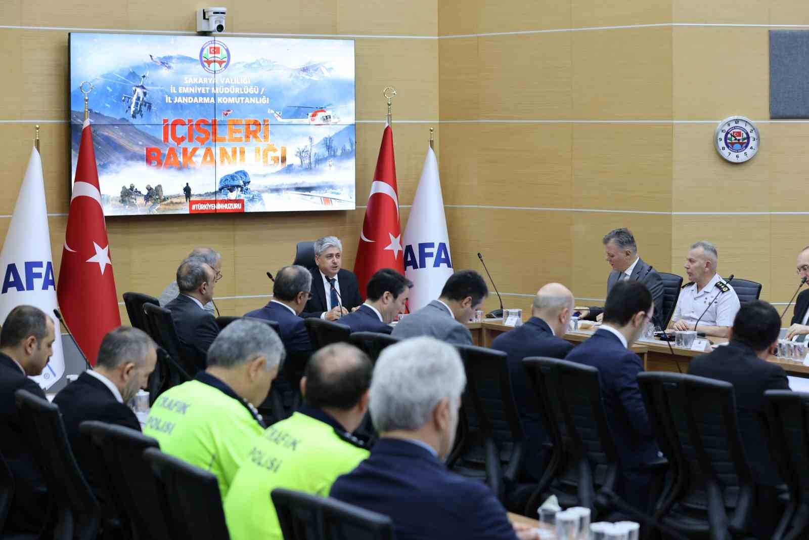 Sakarya’da asayiş toplantısı: Bayram tedbirleri masaya yatırıldı