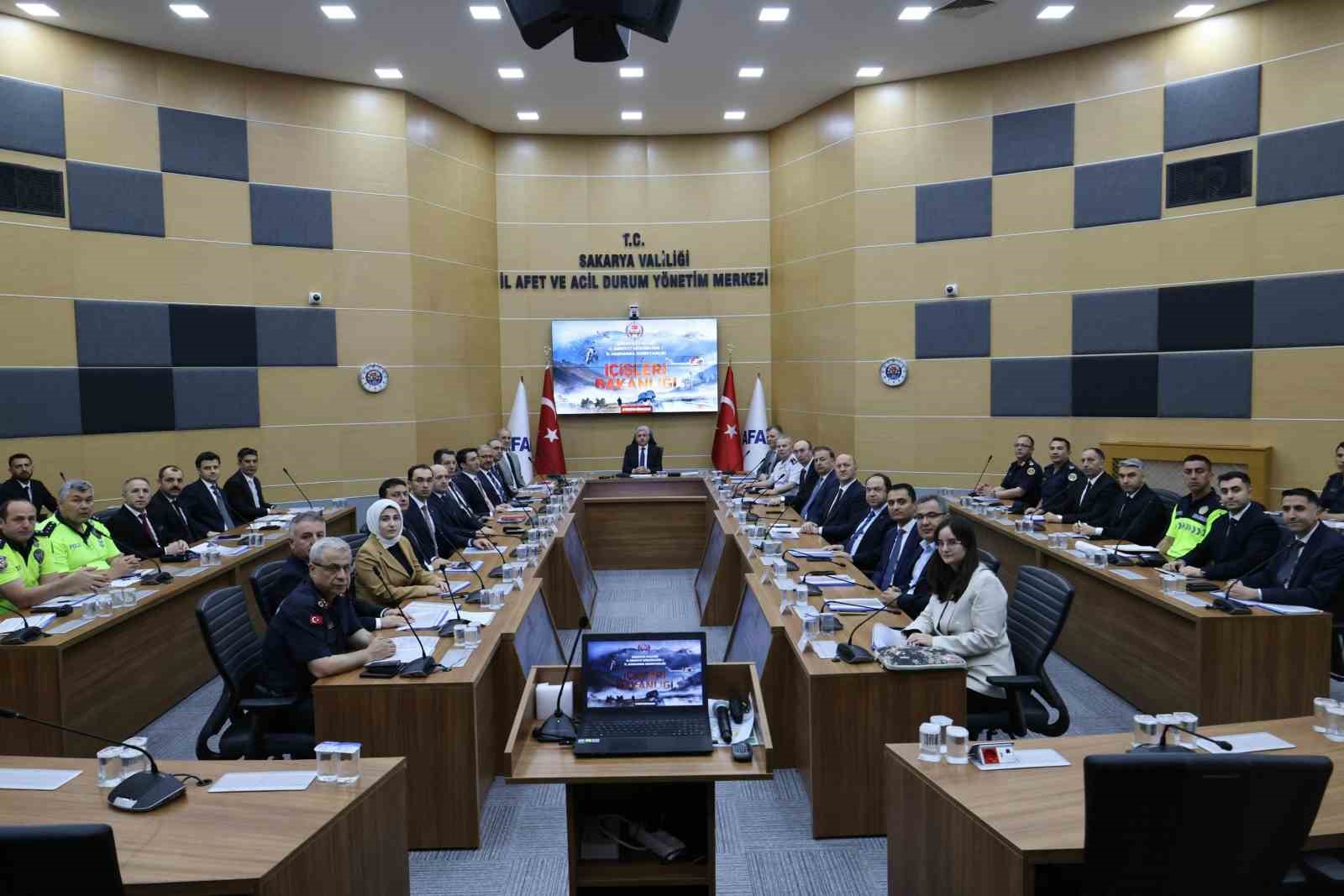 Sakarya’da asayiş toplantısı: Bayram tedbirleri masaya yatırıldı