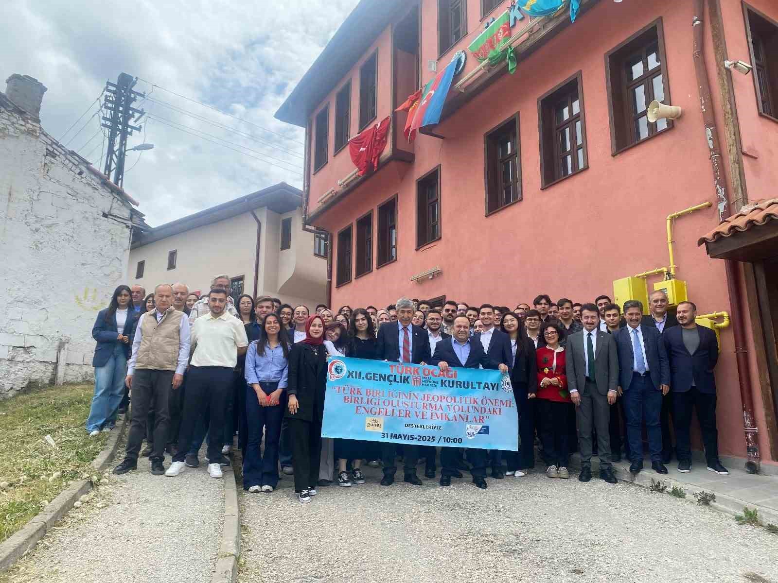 XII. Gen&ccedil;lik Kurultayı Sonu&ccedil; Beyannamesi ilan edildi
