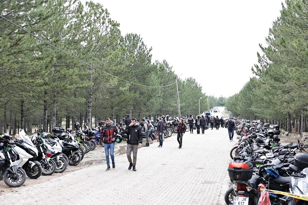 Motosiklet tutkunları K&uuml;tahya&rsquo;da buluştu
