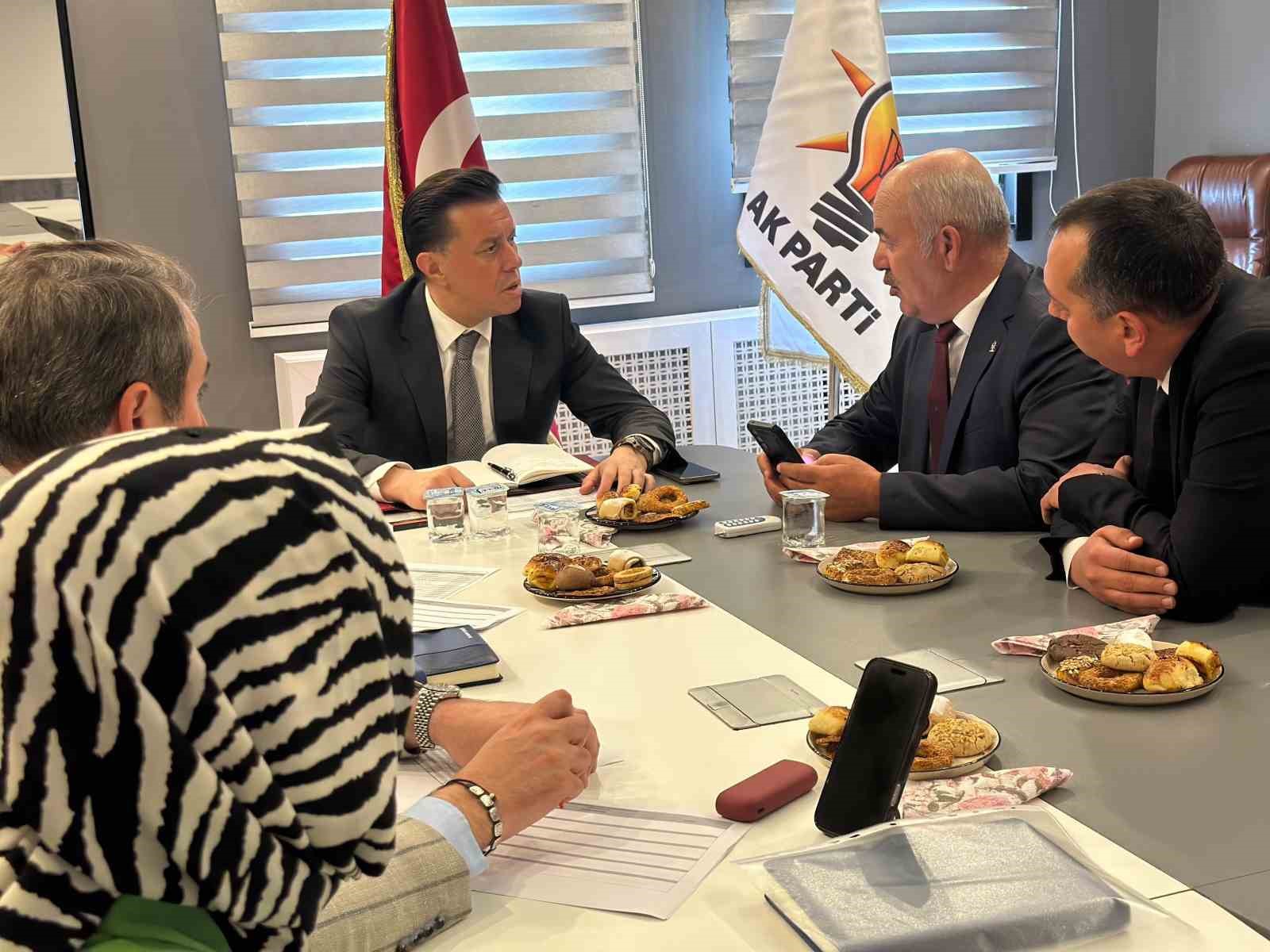 Milletvekili Hatipoğlu, ‘Halk Günü’nde vatandaşların talebini dinledi