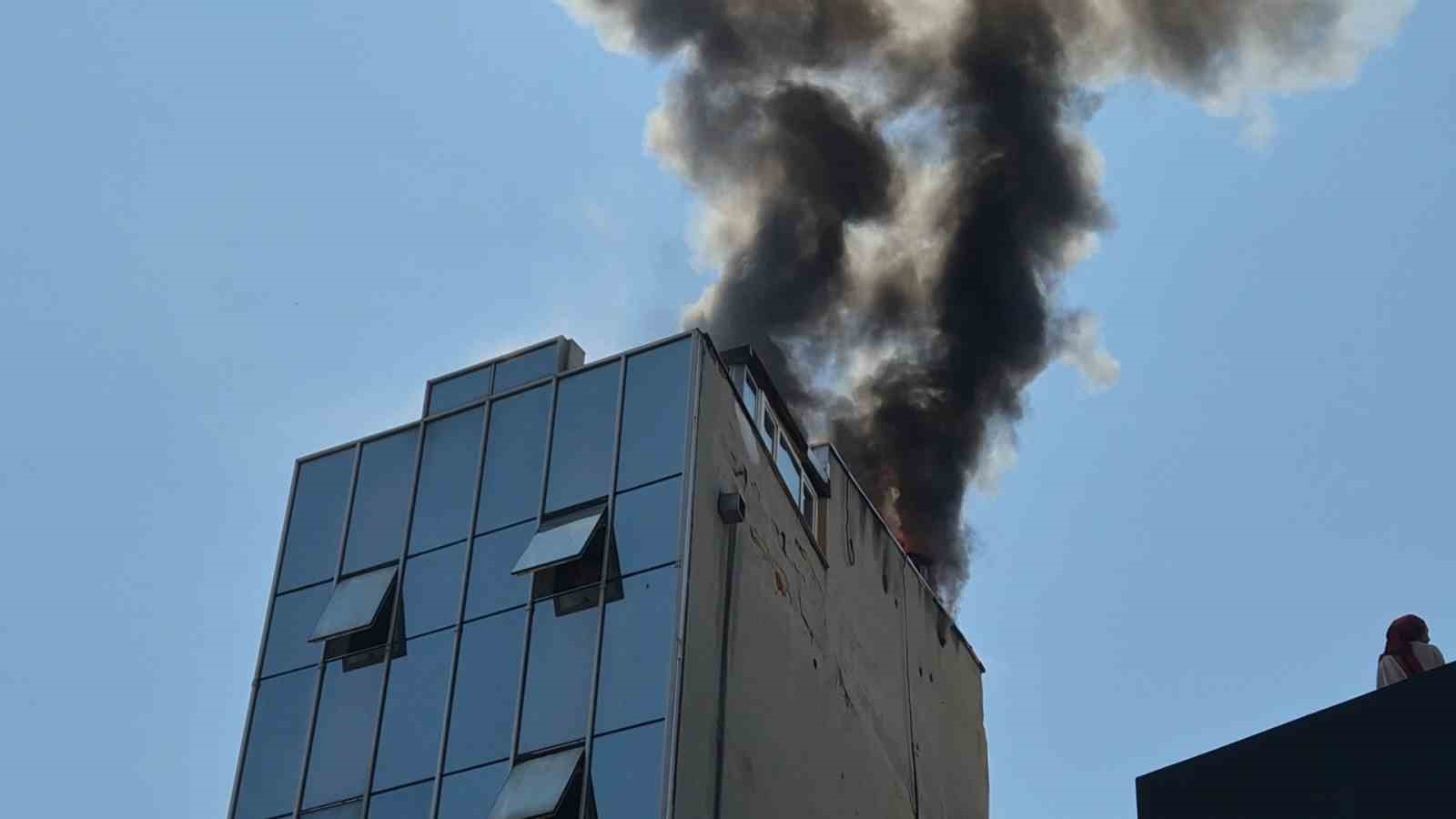 Tekirdağ’da 5 katlı pastane alev alev yandı, mahalleli sokağa döküldü