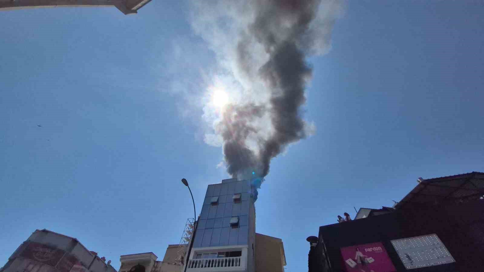 Tekirdağ’da 5 katlı pastane alev alev yandı, mahalleli sokağa döküldü